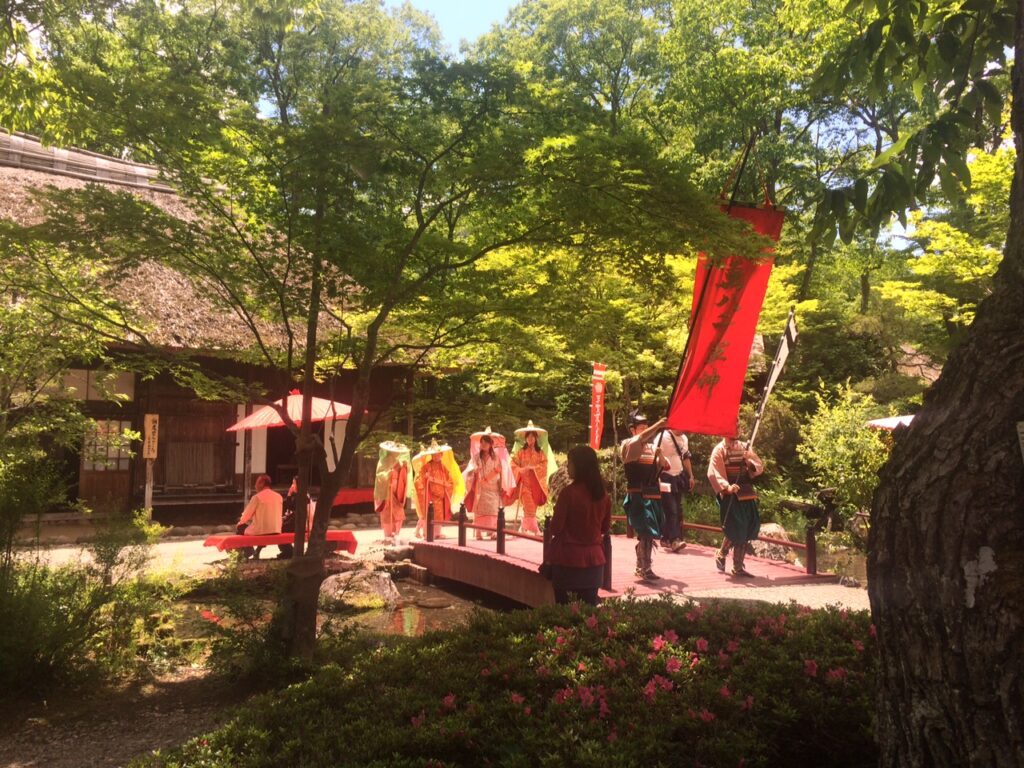 湯西川平家大祭の絵巻行列