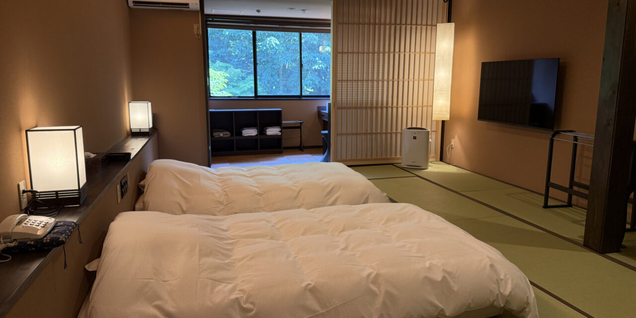 湯西川温泉　本家伴久　渓流沿い半露天風呂付和洋スイート客室