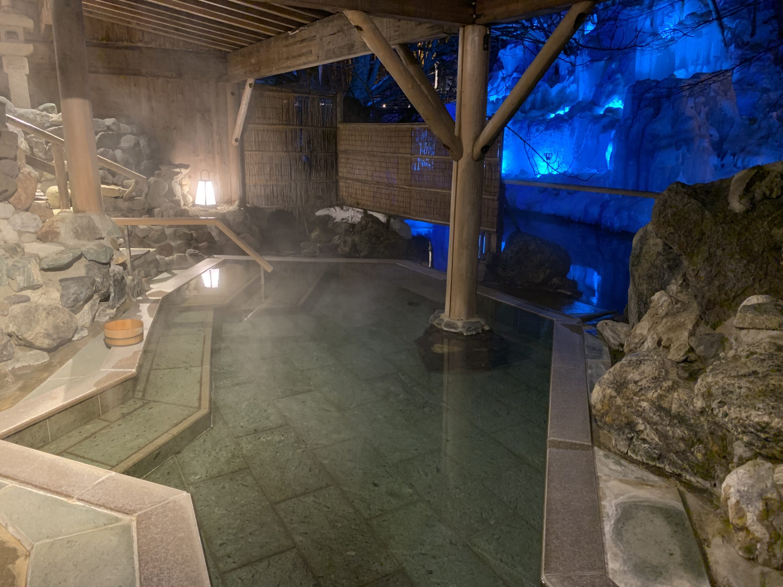 湯西川温泉　本家伴久　氷瀑と露天風呂