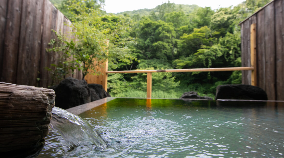 湯西川温泉　本家伴久の貸切露天風呂