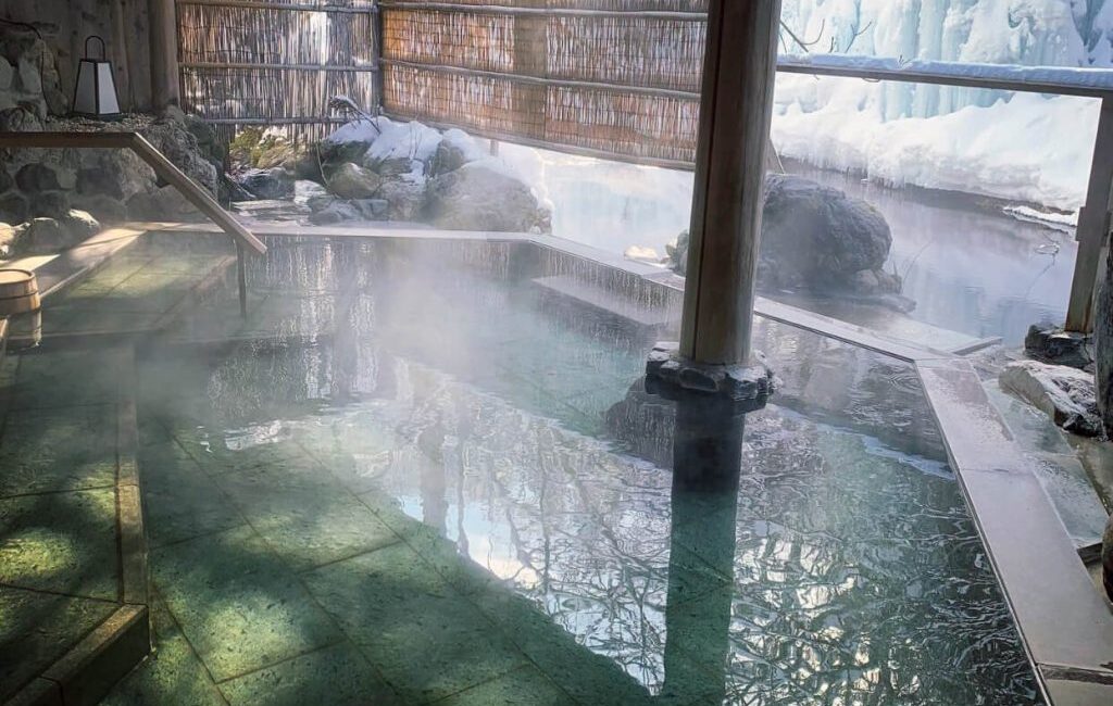 日光湯西川温泉　本家伴久の雪見露天風呂