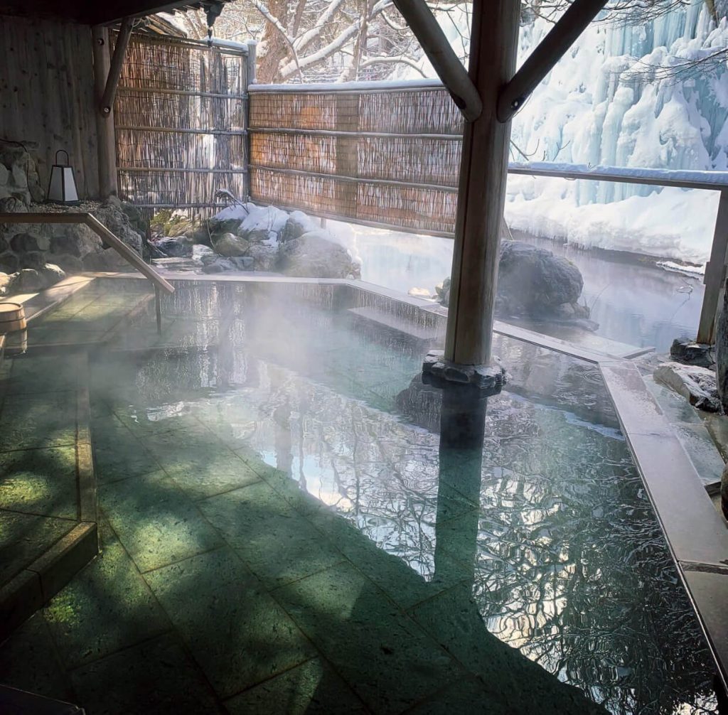 日光湯西川温泉　本家伴久の雪見露天風呂