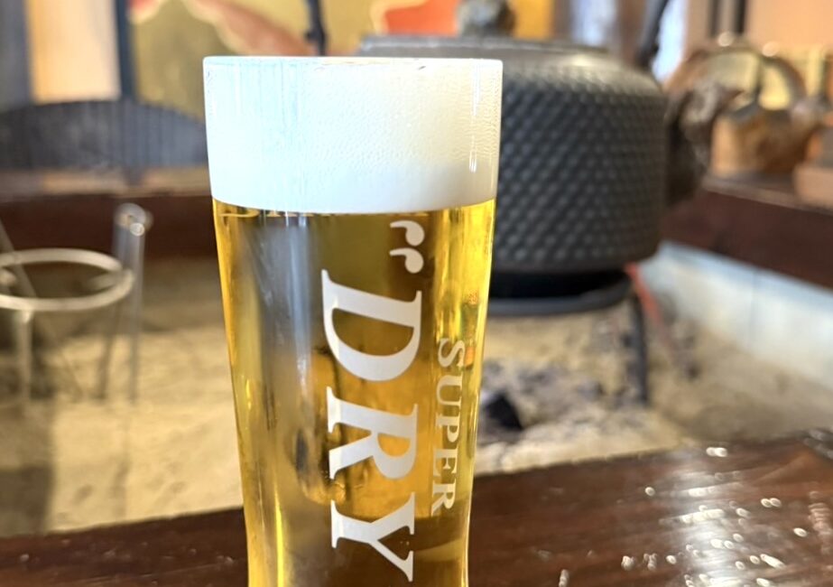 湯西川温泉　本家伴久ロビーで生ビール