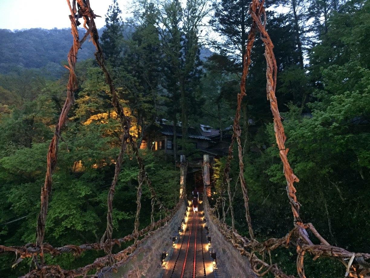 日光湯西川温泉　本家伴久のかずら橋