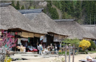 本家伴久の帰りに大内宿
